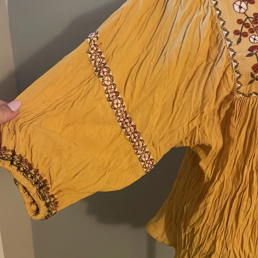 MAX STUDIO EMBROIDERY PEASANT STYLE BLOUSE. - Picture 5 of 9